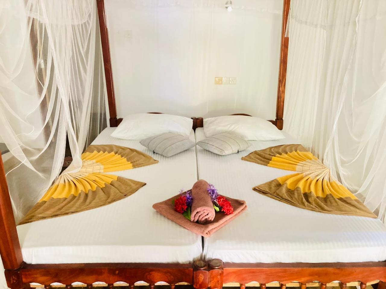 Dilena Beach Inn Tangalle Bilik gambar