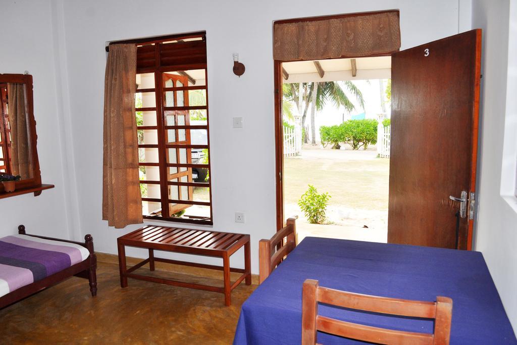 Dilena Beach Inn Tangalle Luaran gambar