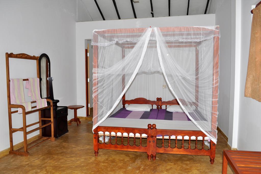 Dilena Beach Inn Tangalle Bilik gambar